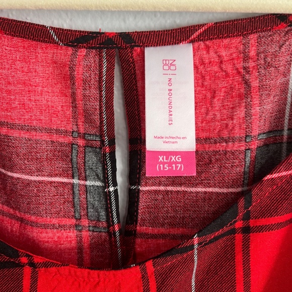 No boundaries tank XL (Juniors) Red/Black plaid - Picture 2 of 3